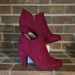 Bamboo Boots Womens 9 High Heels Platform Ankle Booties Red Faux Suede‎ Side Zip